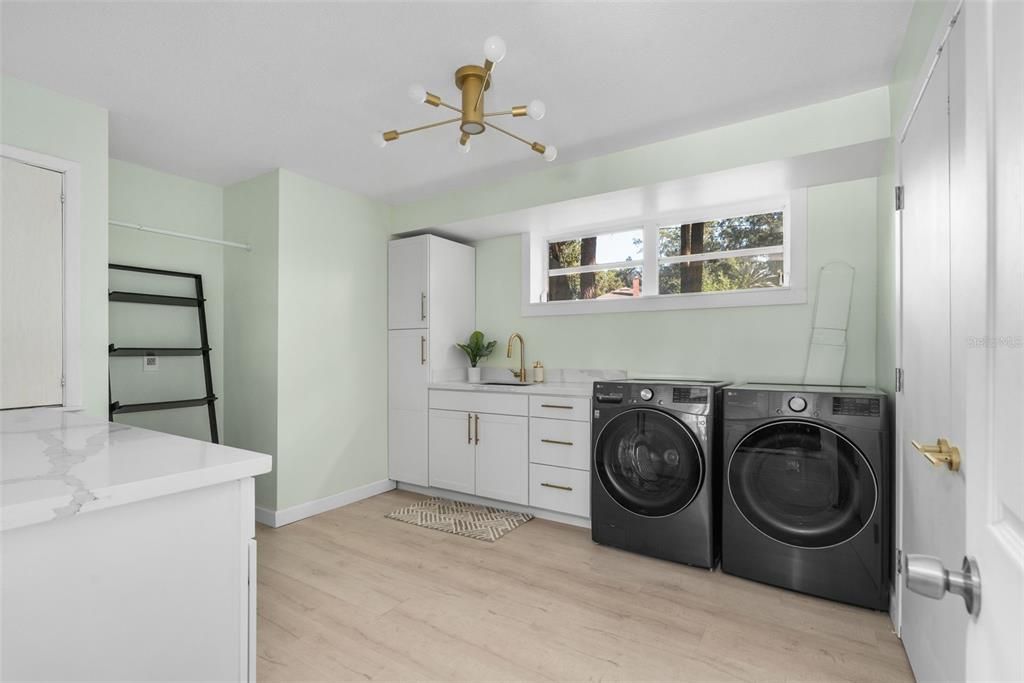 待售: $799,900 (5 贝兹, 3 浴室, 3846 平方英尺)