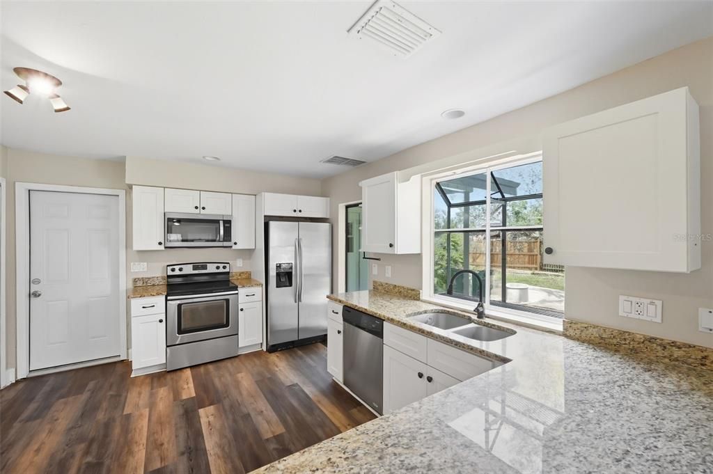 待售: $372,500 (4 贝兹, 3 浴室, 2433 平方英尺)