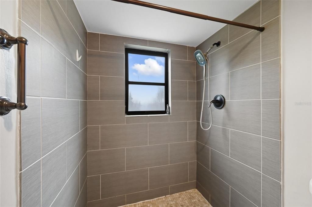 待售: $372,500 (4 贝兹, 3 浴室, 2433 平方英尺)