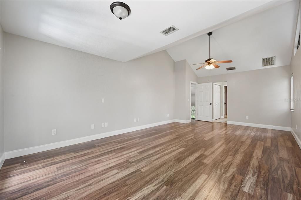 待售: $372,500 (4 贝兹, 3 浴室, 2433 平方英尺)