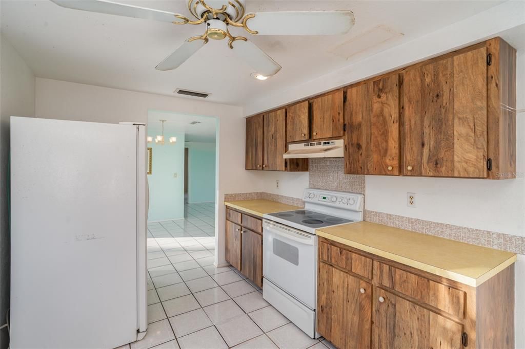 合同活跃: $250,000 (3 贝兹, 2 浴室, 1464 平方英尺)