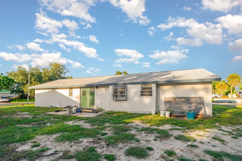 合同活跃: $250,000 (3 贝兹, 2 浴室, 1464 平方英尺)