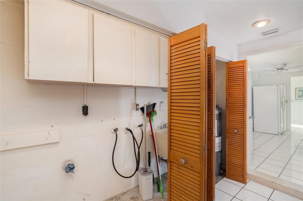 合同活跃: $250,000 (3 贝兹, 2 浴室, 1464 平方英尺)