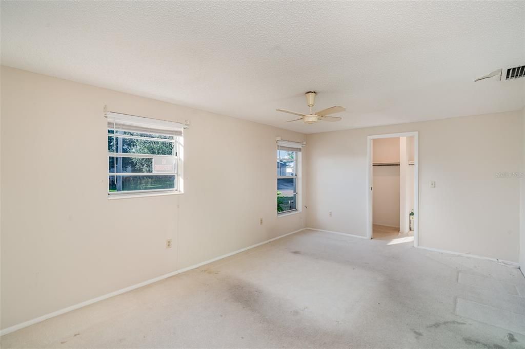 合同活跃: $250,000 (3 贝兹, 2 浴室, 1464 平方英尺)