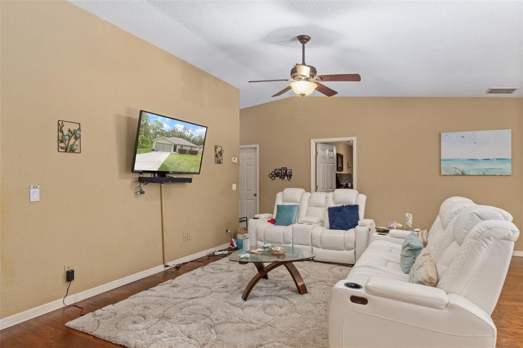 待售: $263,900 (3 贝兹, 2 浴室, 1340 平方英尺)