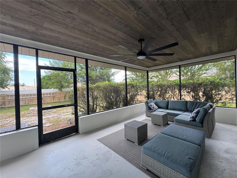 合同活跃: $464,900 (3 贝兹, 2 浴室, 2013 平方英尺)