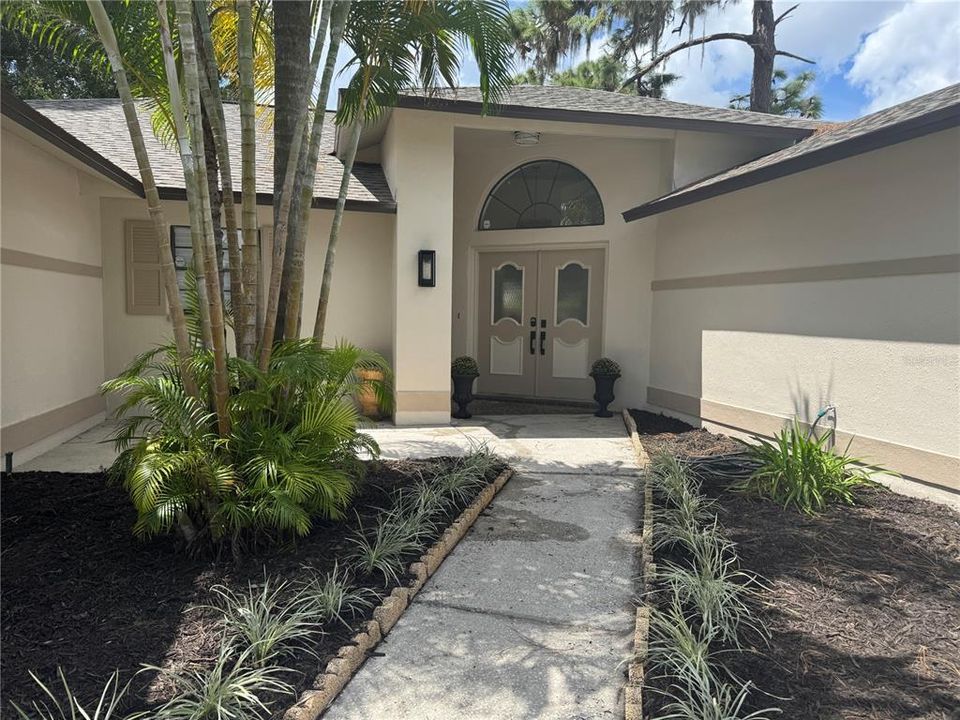 合同活跃: $464,900 (3 贝兹, 2 浴室, 2013 平方英尺)