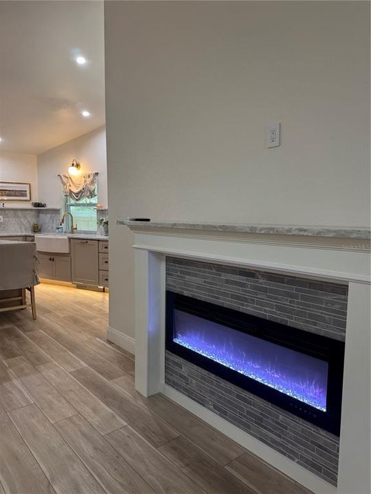 合同活跃: $464,900 (3 贝兹, 2 浴室, 2013 平方英尺)