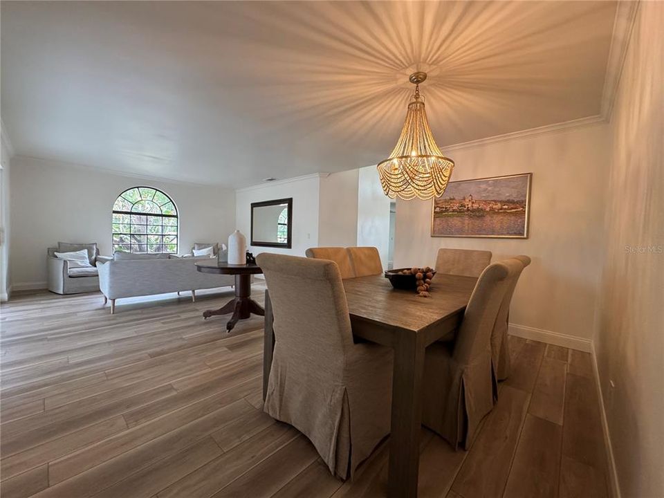 合同活跃: $464,900 (3 贝兹, 2 浴室, 2013 平方英尺)