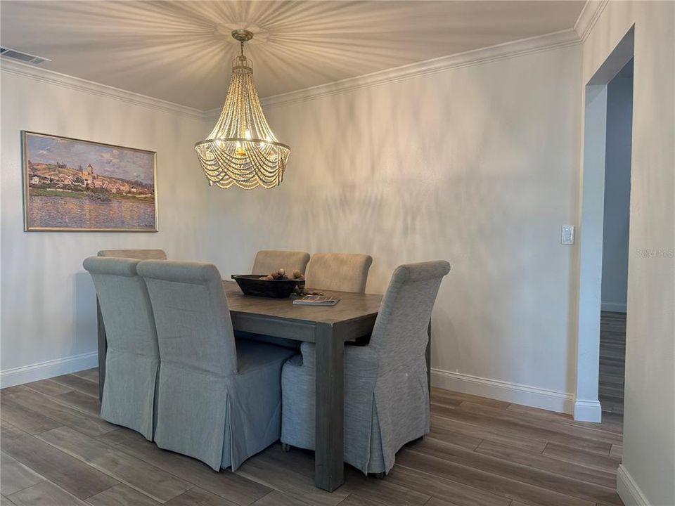 合同活跃: $464,900 (3 贝兹, 2 浴室, 2013 平方英尺)