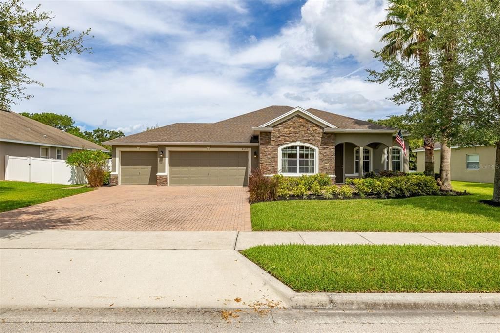 Recently Sold: $570,000 (3 beds, 2 baths, 2180 Square Feet)