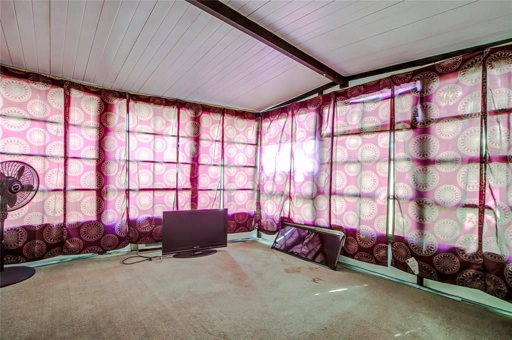 出租: $1,100 (1 贝兹, 1 浴室, 768 平方英尺)