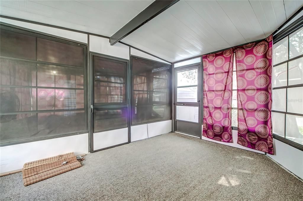 出租: $1,100 (1 贝兹, 1 浴室, 768 平方英尺)