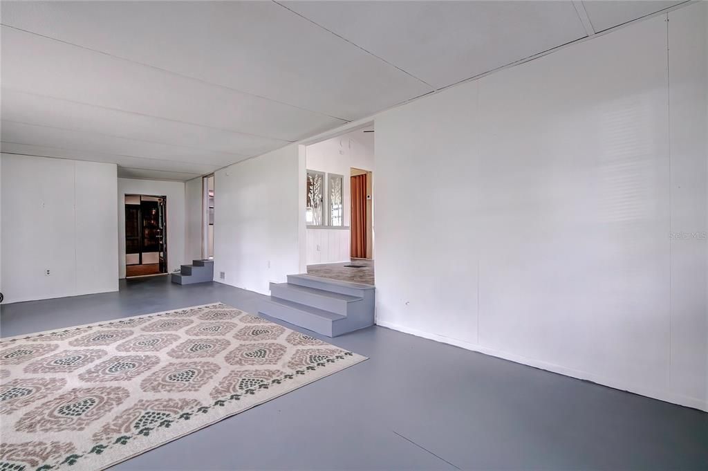 出租: $1,100 (1 贝兹, 1 浴室, 768 平方英尺)