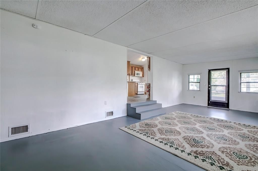 出租: $1,100 (1 贝兹, 1 浴室, 768 平方英尺)