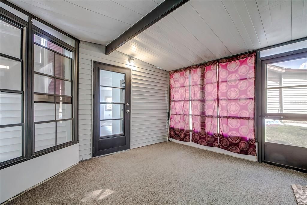 出租: $1,100 (1 贝兹, 1 浴室, 768 平方英尺)