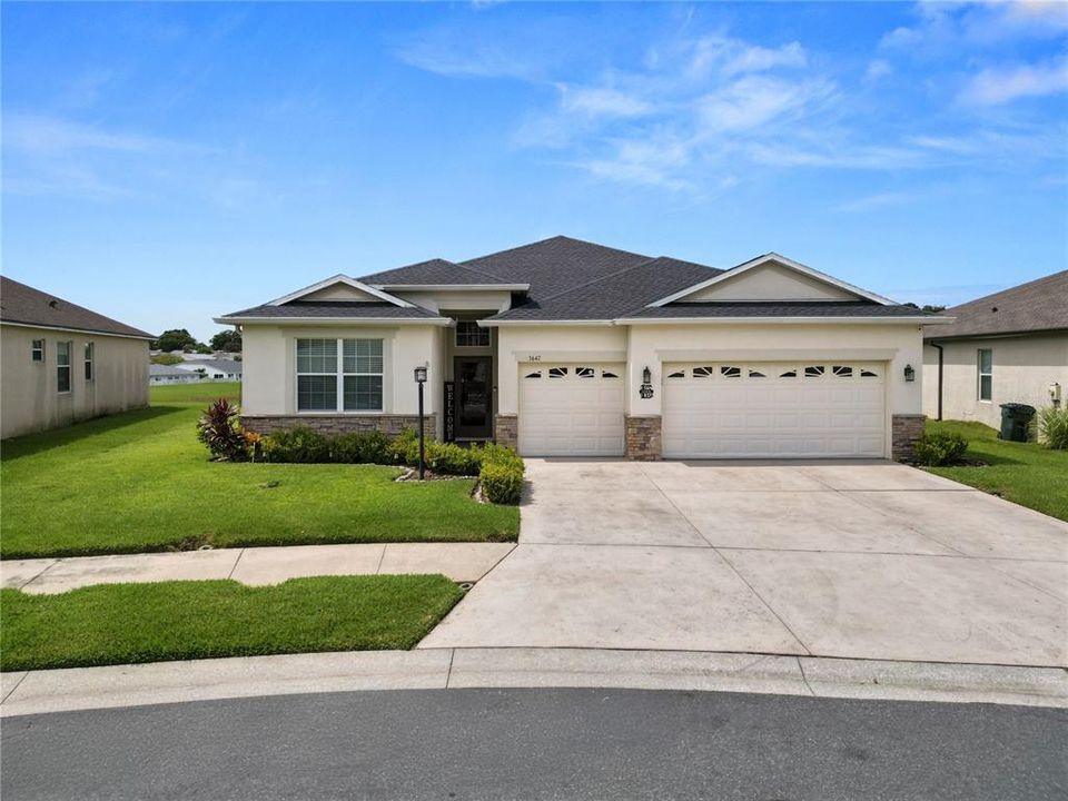 Vendido Recientemente: $385,000 (4 camas, 3 baños, 2283 Pies cuadrados)