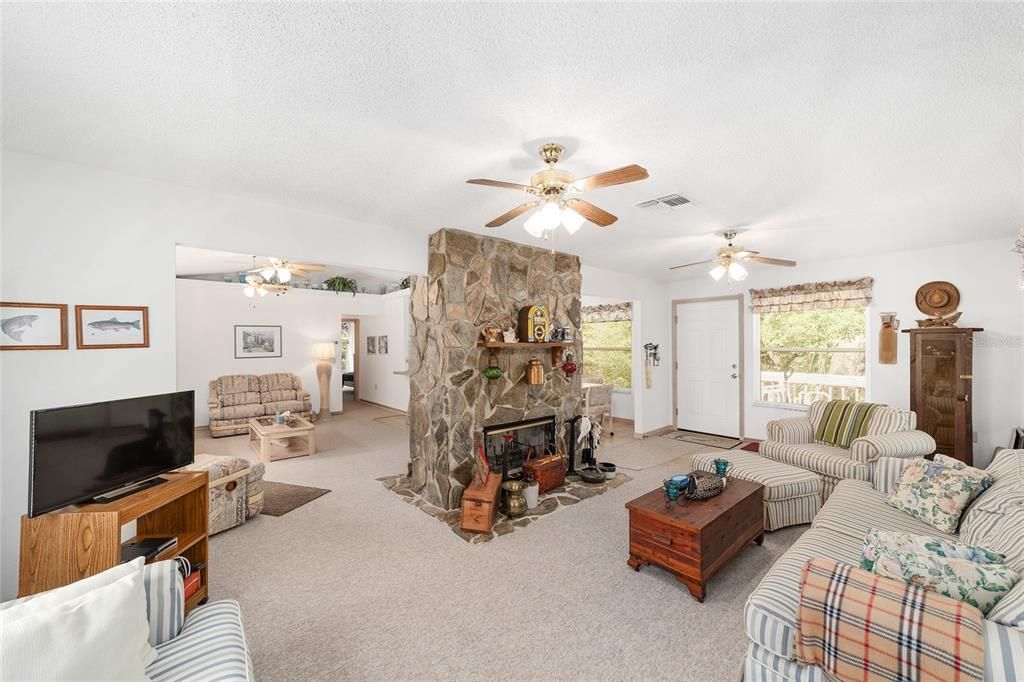 For Sale: $225,000 (2 beds, 2 baths, 1200 Square Feet)