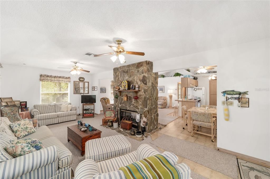 For Sale: $225,000 (2 beds, 2 baths, 1200 Square Feet)