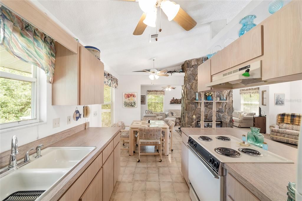 For Sale: $225,000 (2 beds, 2 baths, 1200 Square Feet)