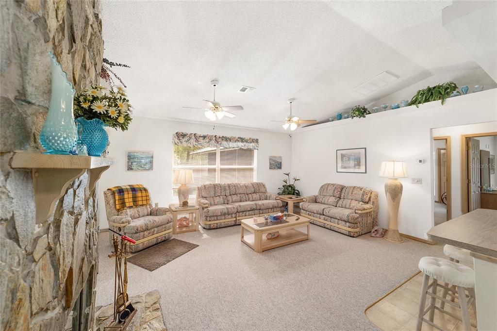 For Sale: $225,000 (2 beds, 2 baths, 1200 Square Feet)