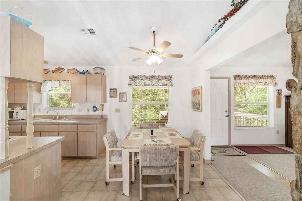 For Sale: $225,000 (2 beds, 2 baths, 1200 Square Feet)