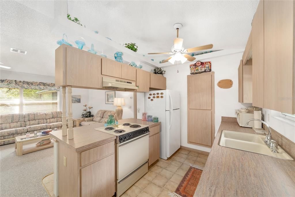 For Sale: $225,000 (2 beds, 2 baths, 1200 Square Feet)