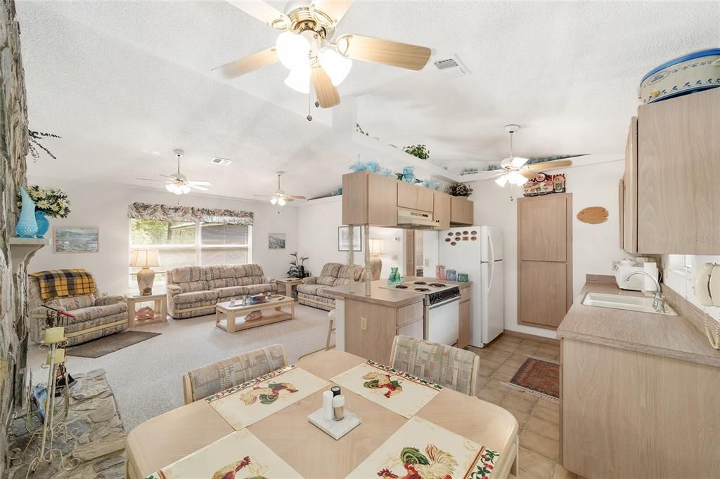 For Sale: $225,000 (2 beds, 2 baths, 1200 Square Feet)