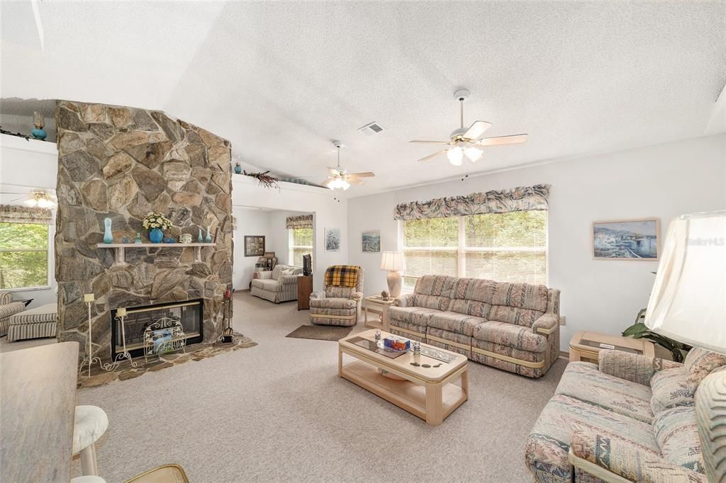 For Sale: $225,000 (2 beds, 2 baths, 1200 Square Feet)