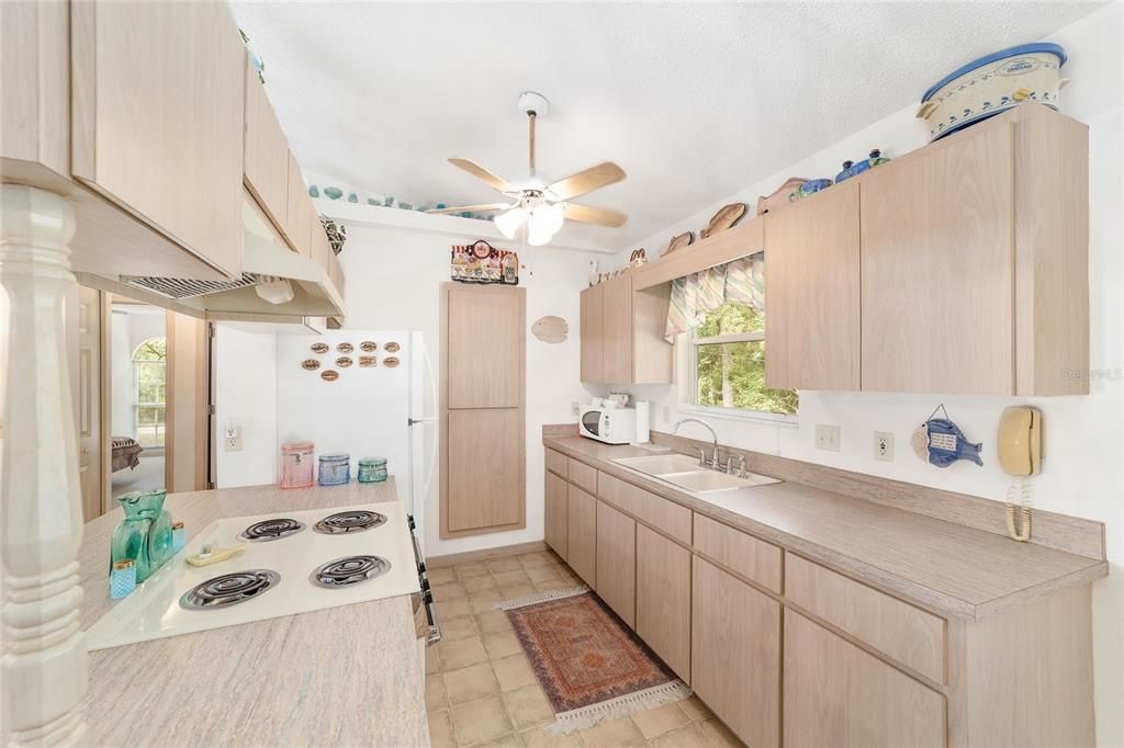 For Sale: $225,000 (2 beds, 2 baths, 1200 Square Feet)