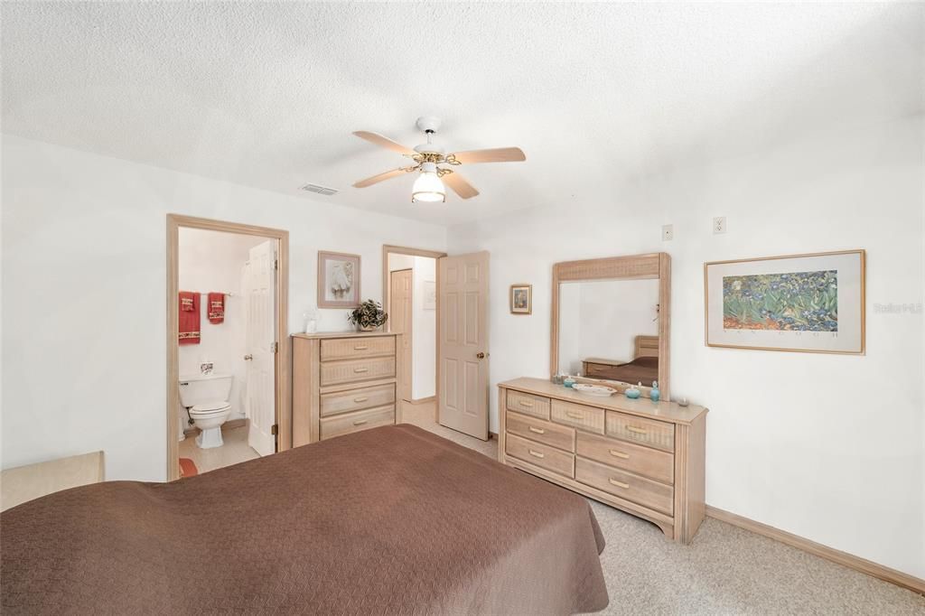 For Sale: $225,000 (2 beds, 2 baths, 1200 Square Feet)