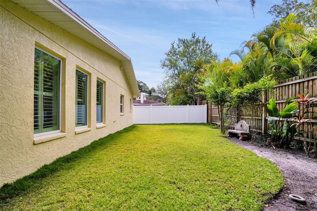 Под контрактом: $4,600 (3 спален, 3 ванн, 1590 Квадратных фут)