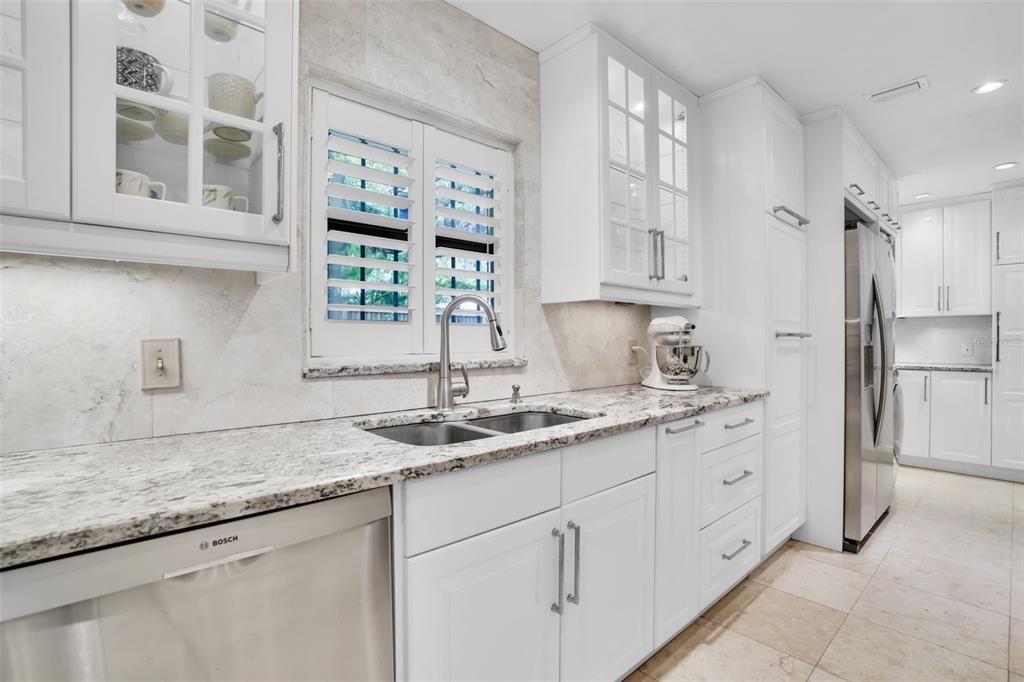 Под контрактом: $4,600 (3 спален, 3 ванн, 1590 Квадратных фут)