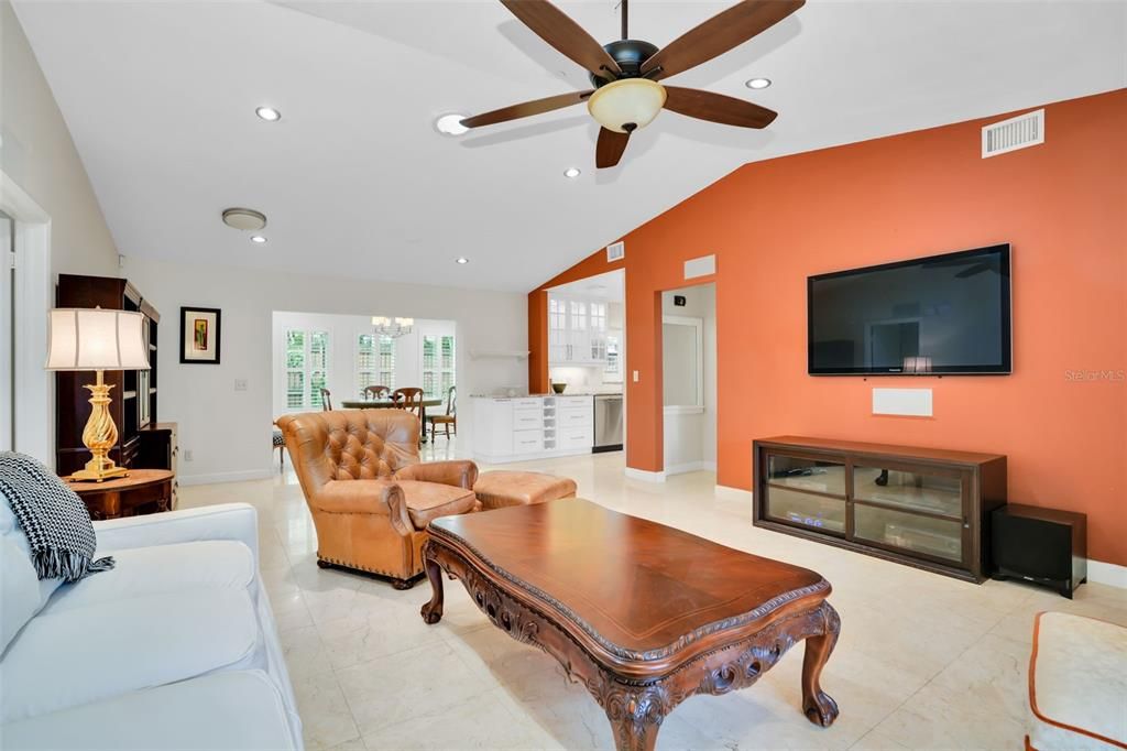 Под контрактом: $4,600 (3 спален, 3 ванн, 1590 Квадратных фут)