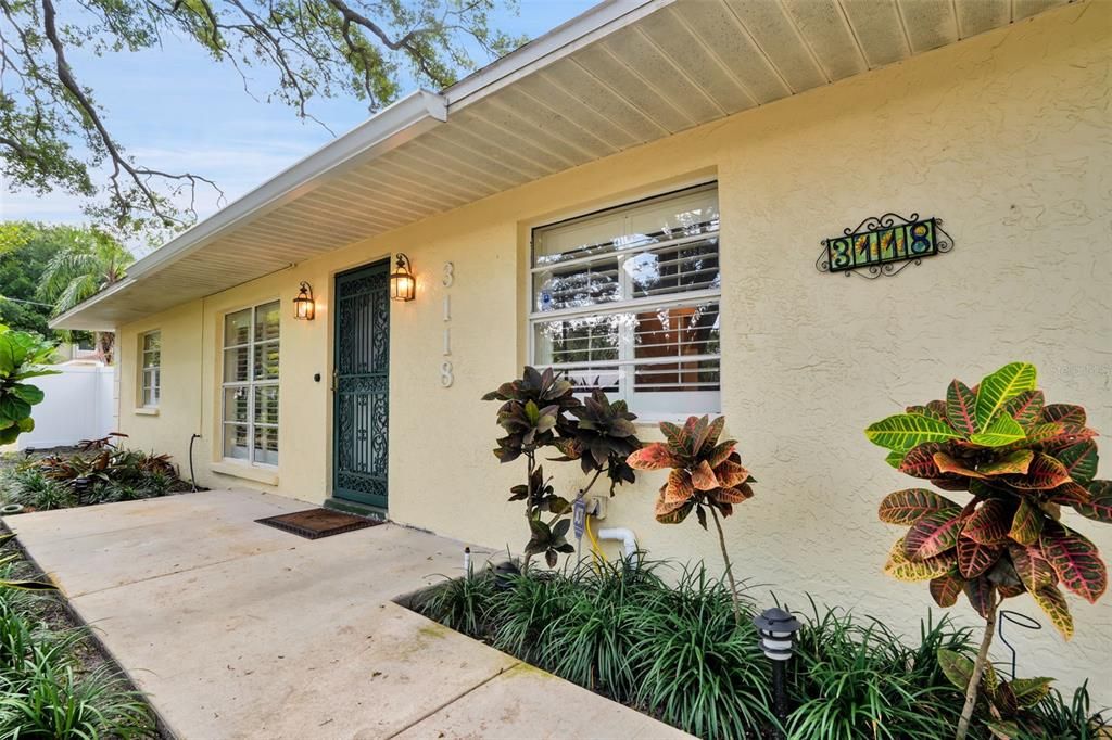 Под контрактом: $4,600 (3 спален, 3 ванн, 1590 Квадратных фут)