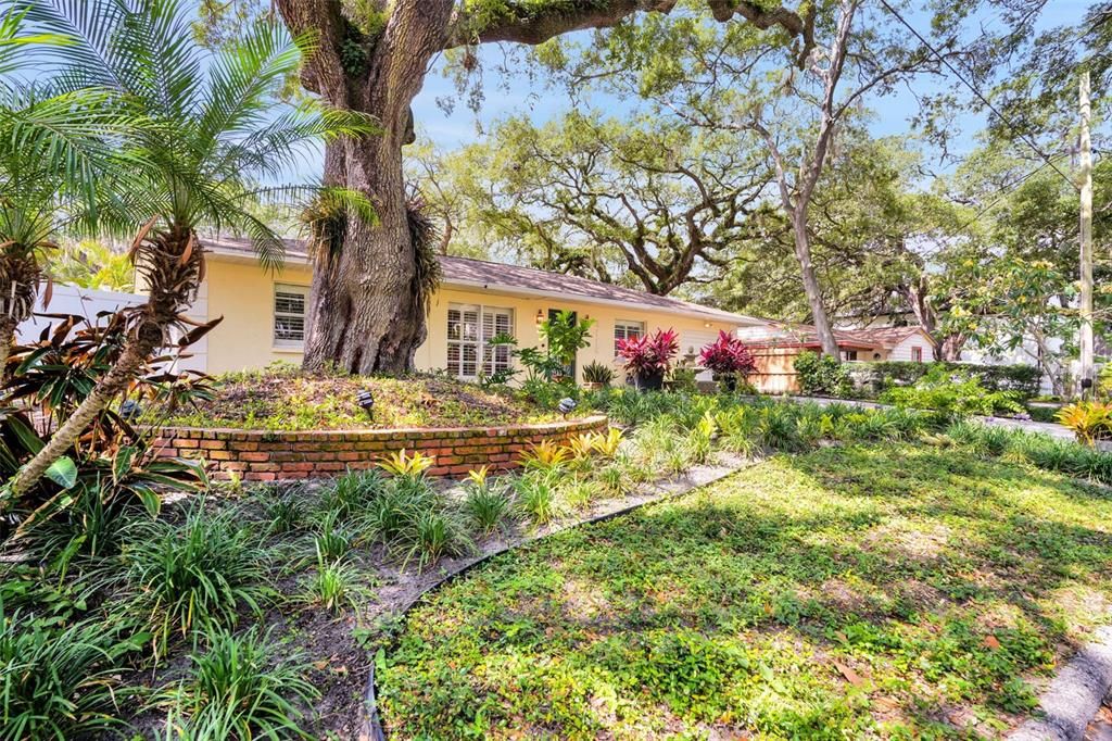 Под контрактом: $4,600 (3 спален, 3 ванн, 1590 Квадратных фут)