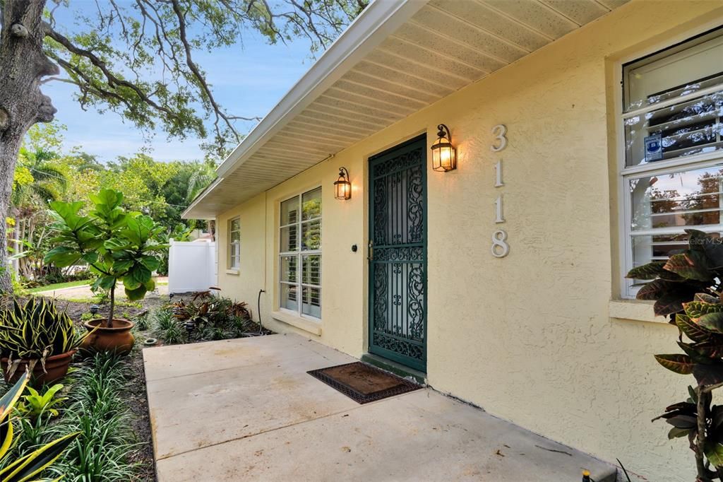 Под контрактом: $4,600 (3 спален, 3 ванн, 1590 Квадратных фут)