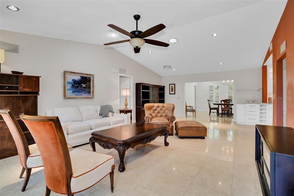 Под контрактом: $4,600 (3 спален, 3 ванн, 1590 Квадратных фут)