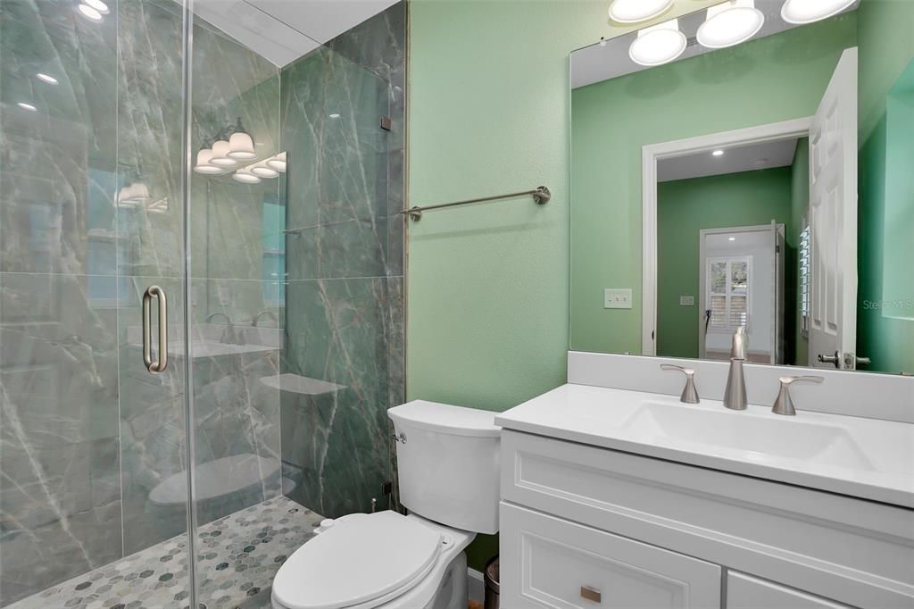 Под контрактом: $4,600 (3 спален, 3 ванн, 1590 Квадратных фут)