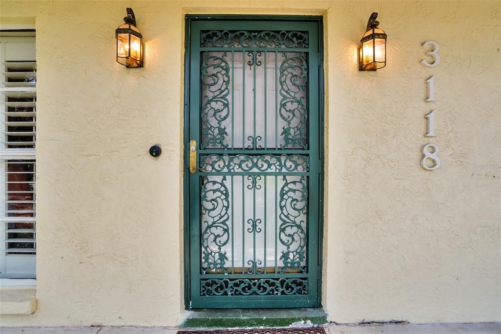 Под контрактом: $4,600 (3 спален, 3 ванн, 1590 Квадратных фут)