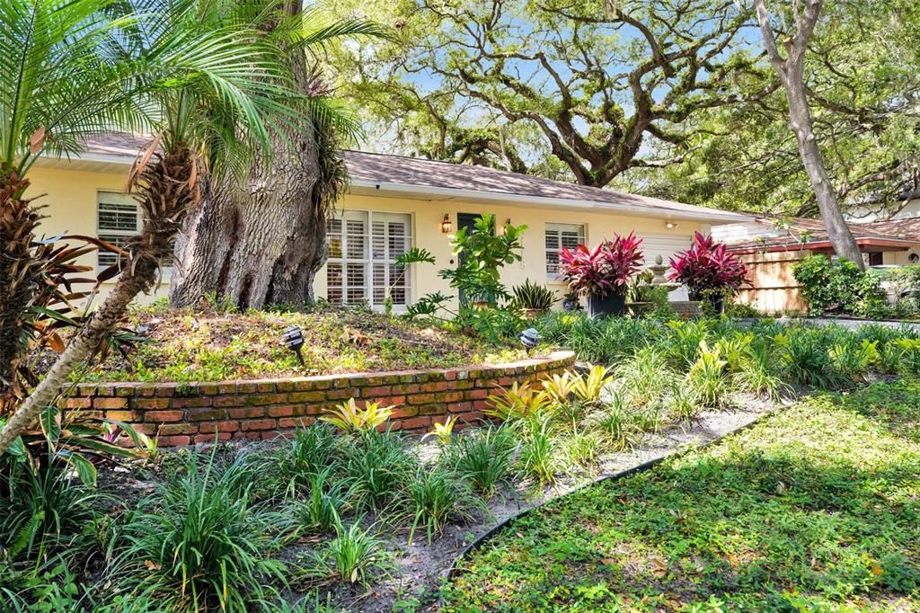 Под контрактом: $4,600 (3 спален, 3 ванн, 1590 Квадратных фут)