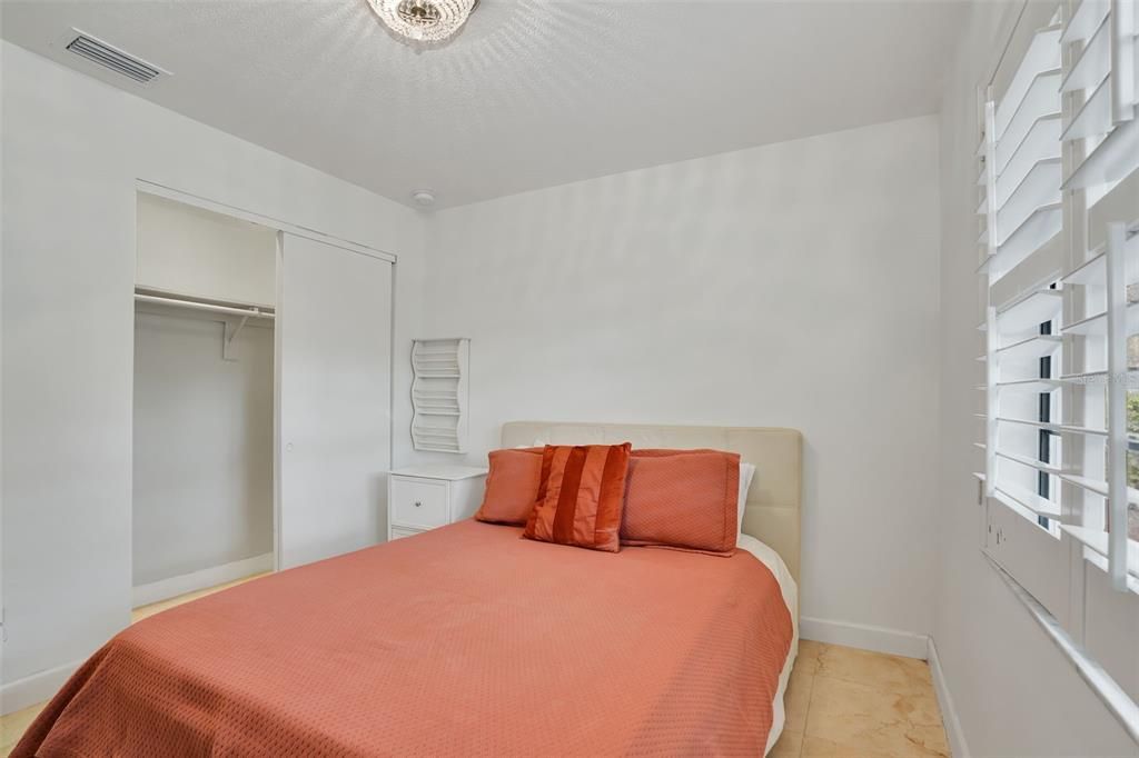 Под контрактом: $4,600 (3 спален, 3 ванн, 1590 Квадратных фут)