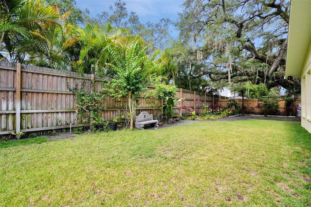 Под контрактом: $4,600 (3 спален, 3 ванн, 1590 Квадратных фут)