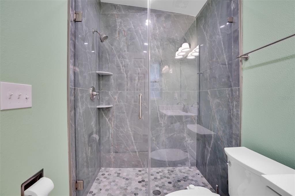 Под контрактом: $4,600 (3 спален, 3 ванн, 1590 Квадратных фут)