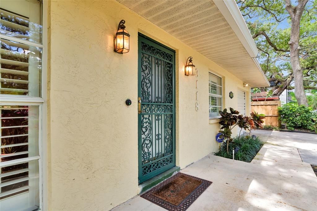 Под контрактом: $4,600 (3 спален, 3 ванн, 1590 Квадратных фут)