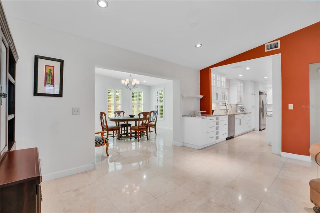 Под контрактом: $4,600 (3 спален, 3 ванн, 1590 Квадратных фут)