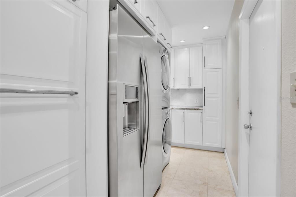 Под контрактом: $4,600 (3 спален, 3 ванн, 1590 Квадратных фут)