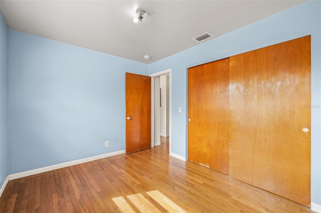 Active With Contract: $299,000 (3 beds, 1 baths, 891 Square Feet)