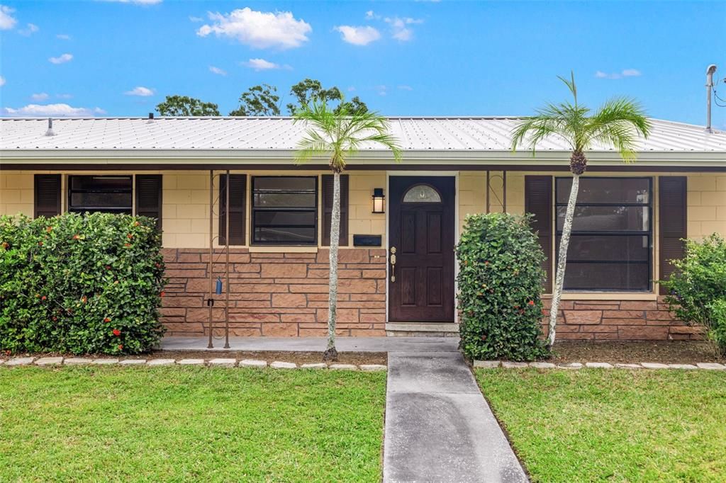 Active With Contract: $299,000 (3 beds, 1 baths, 891 Square Feet)