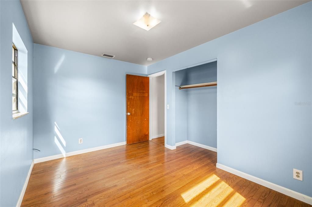 Active With Contract: $299,000 (3 beds, 1 baths, 891 Square Feet)